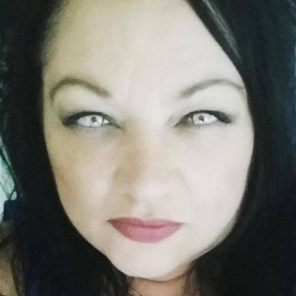 Meet your Posher, Debi